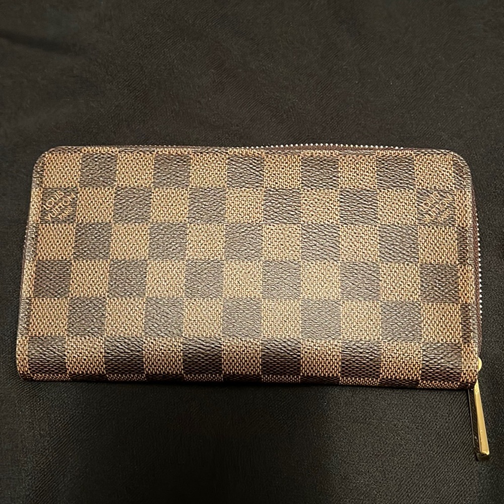 LV WALLET